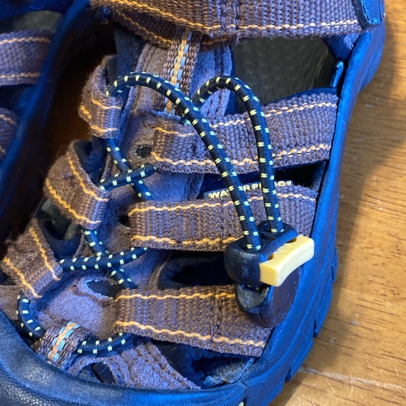 Keen Kids Size 11 Newport H2 Sandals Shoes Waterproof Hiking Closed Toe Brown - Picture 2 of 9